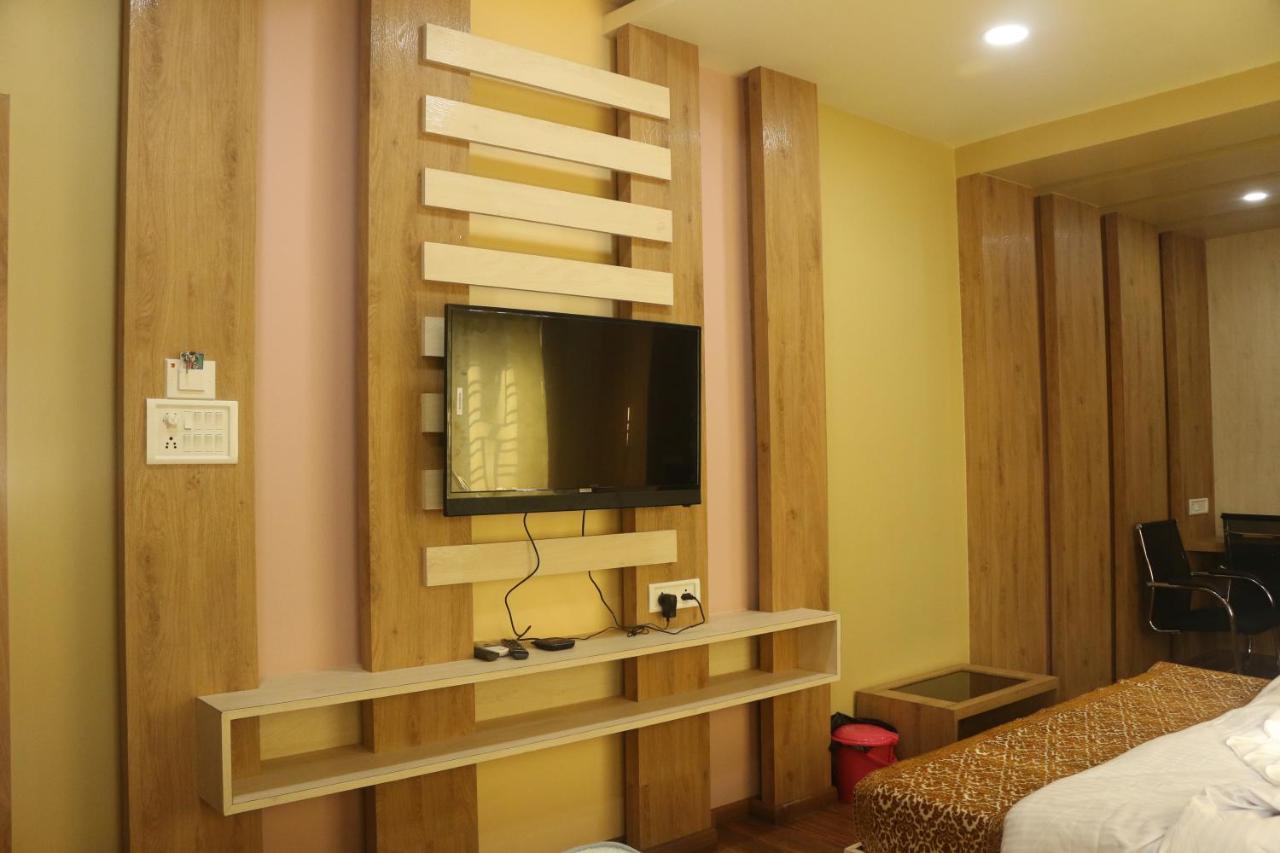 Hotel Himalaya Agartala Exteriör bild