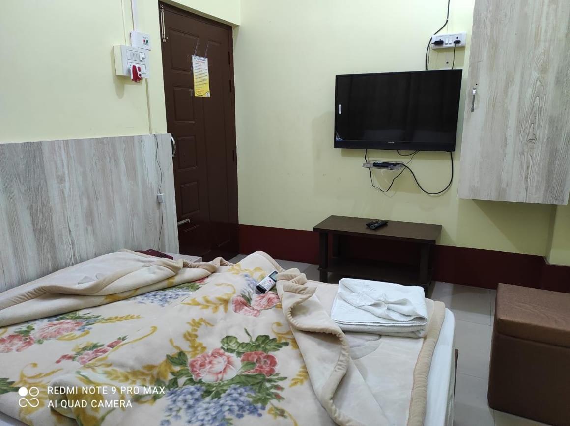 Hotel Himalaya Agartala Exteriör bild