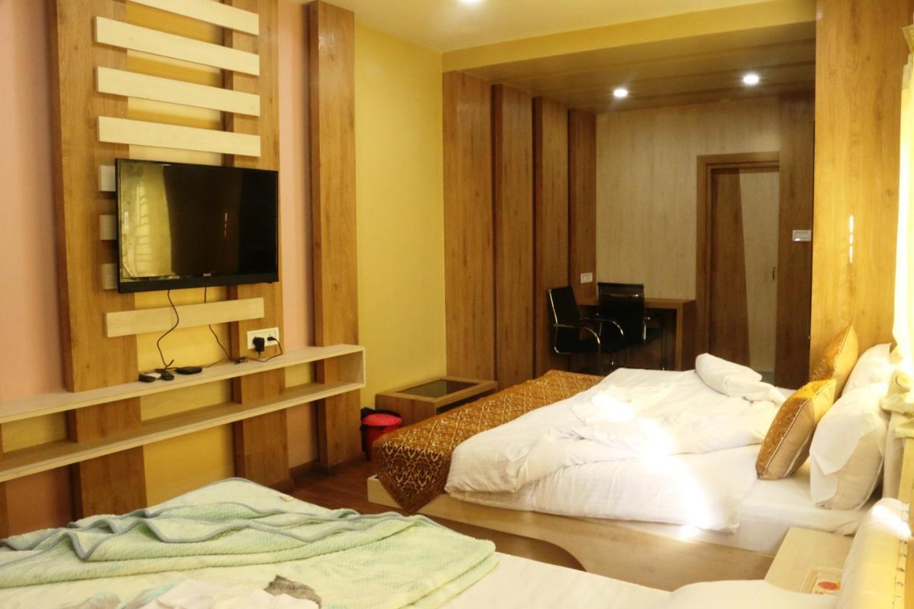 Hotel Himalaya Agartala Exteriör bild