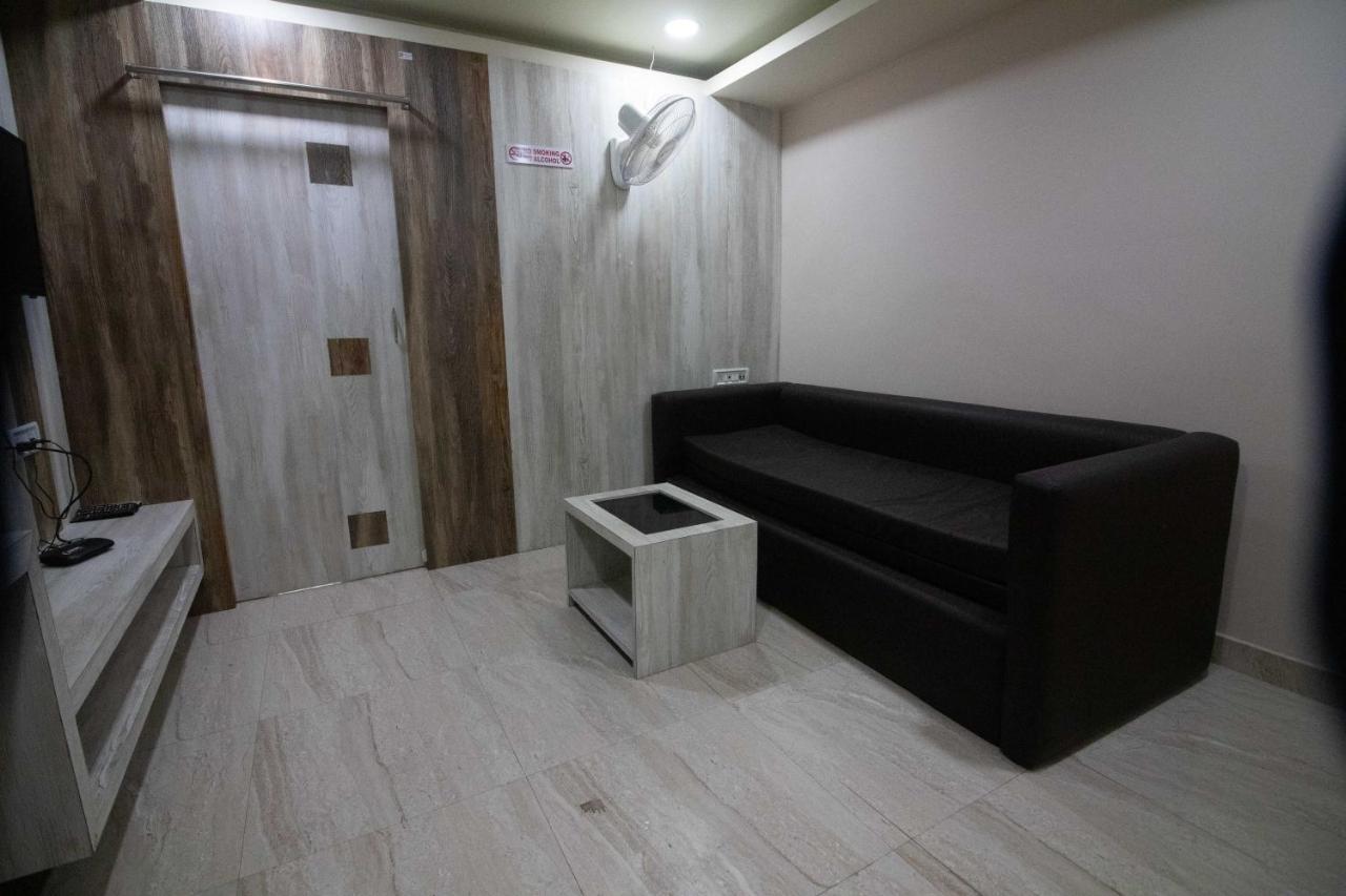Hotel Himalaya Agartala Exteriör bild