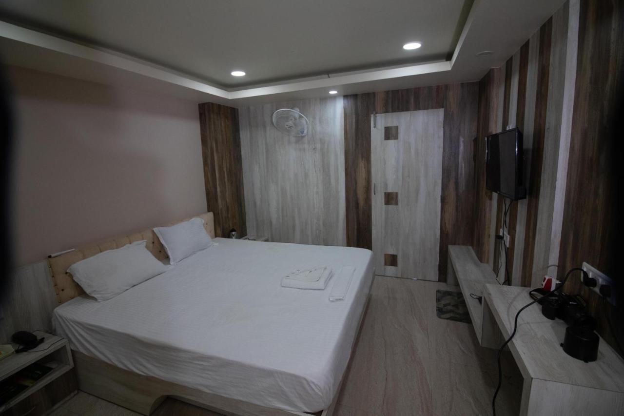 Hotel Himalaya Agartala Exteriör bild