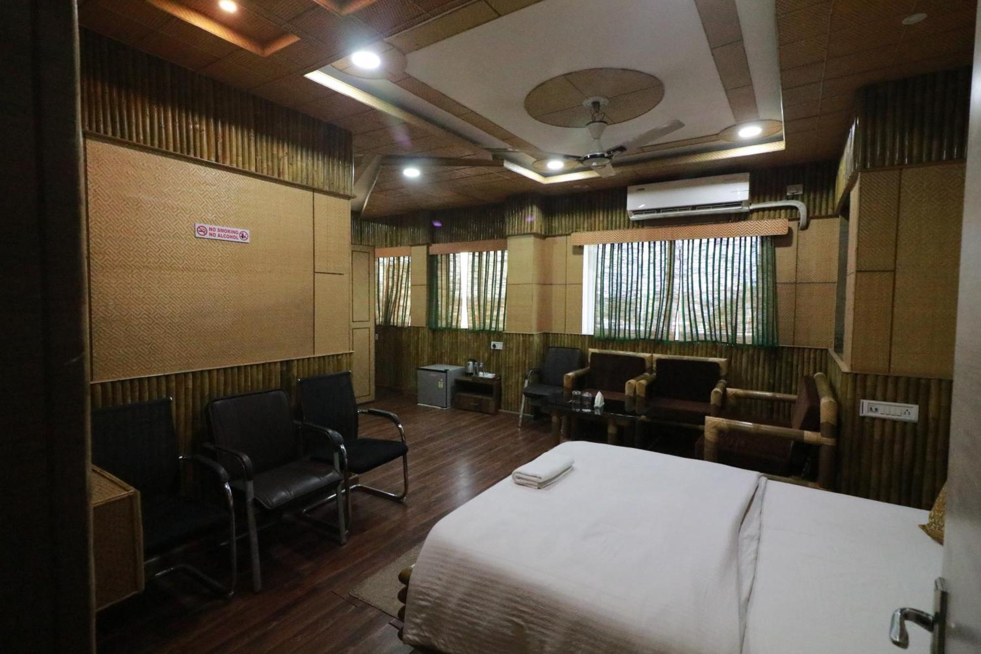 Hotel Himalaya Agartala Exteriör bild