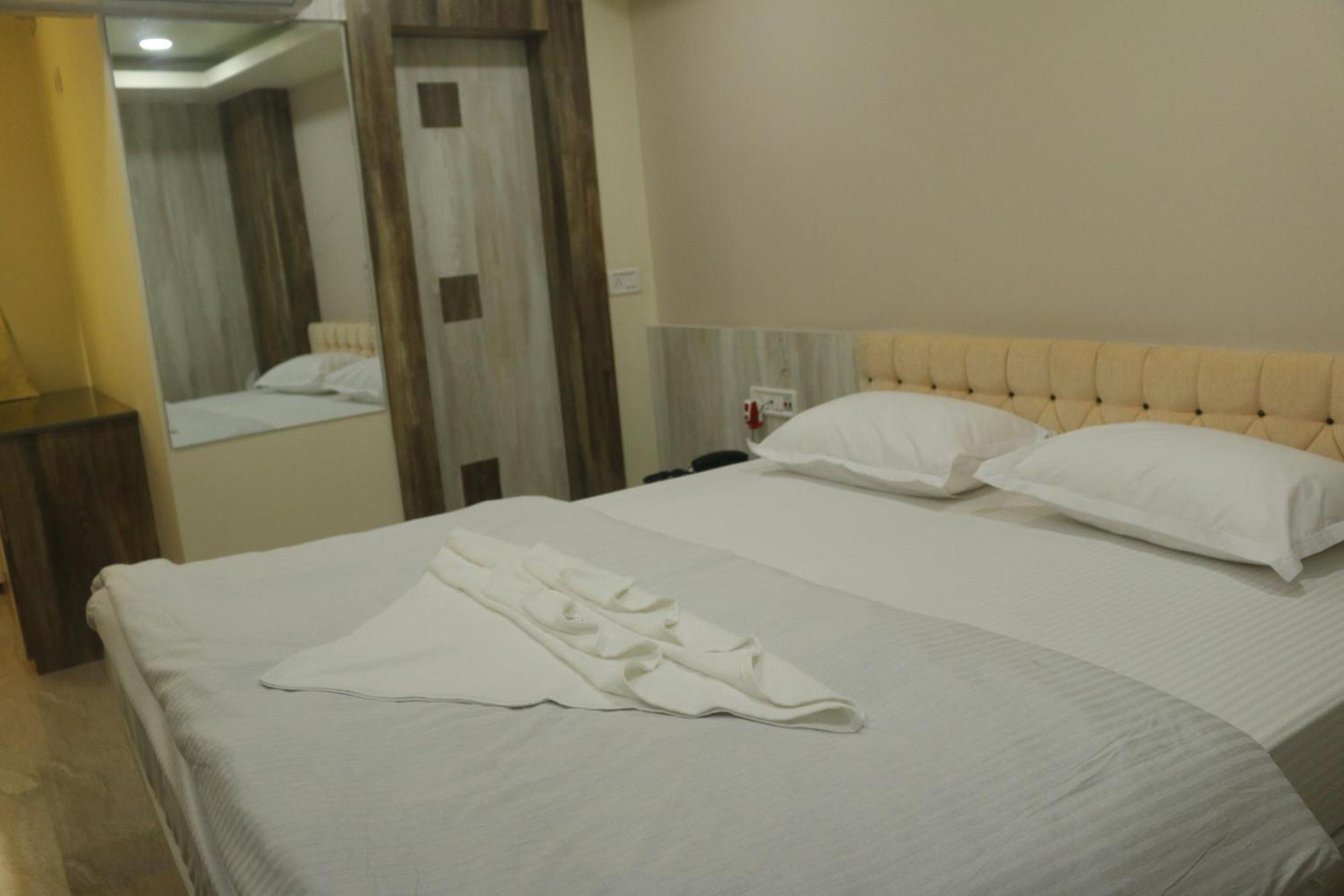Hotel Himalaya Agartala Exteriör bild