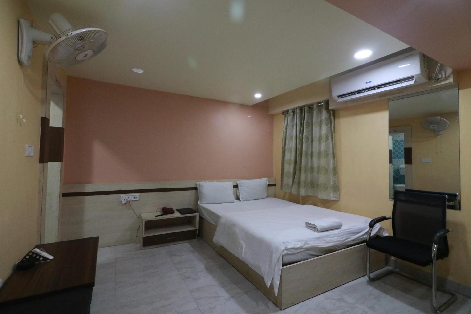 Hotel Himalaya Agartala Exteriör bild