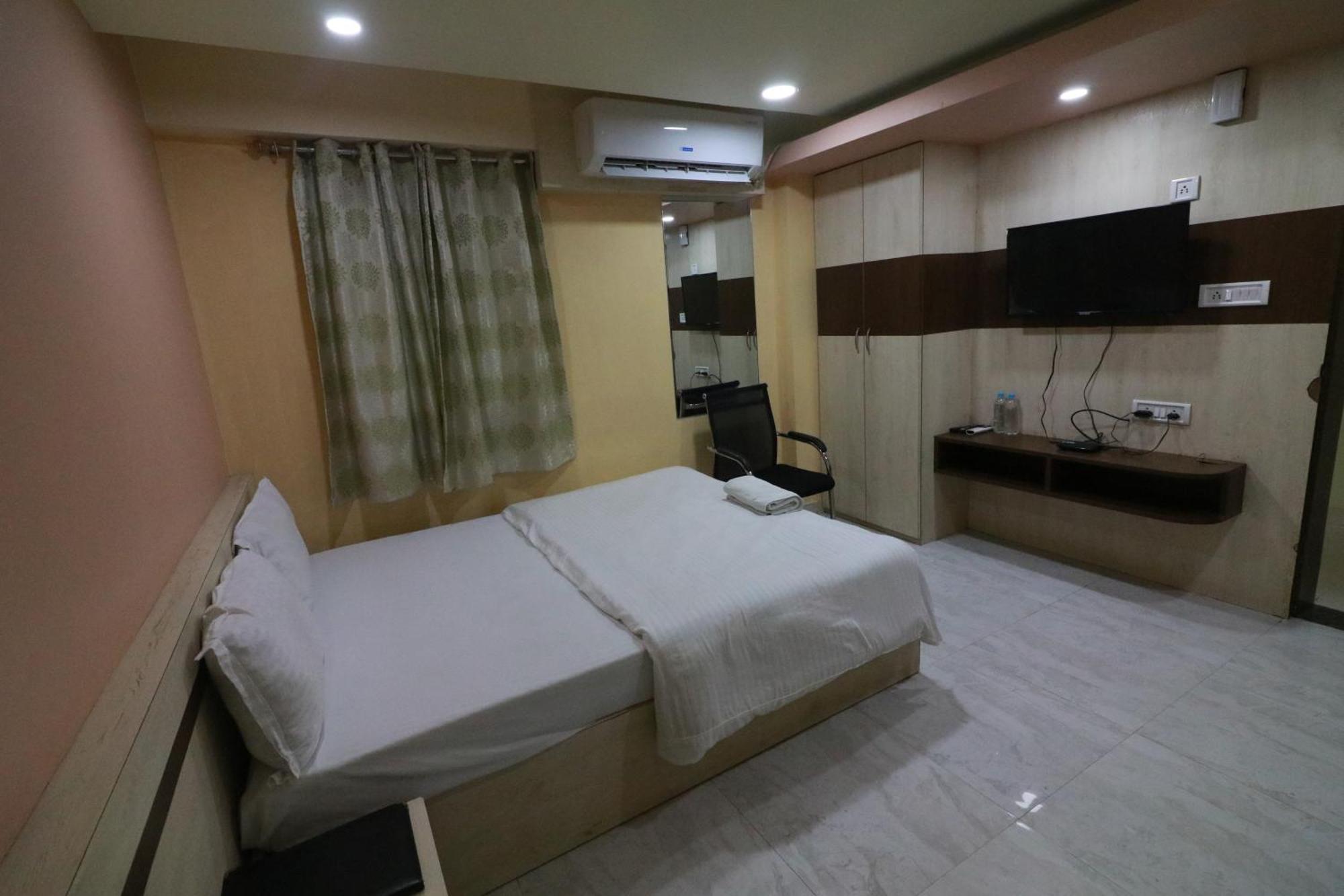 Hotel Himalaya Agartala Exteriör bild