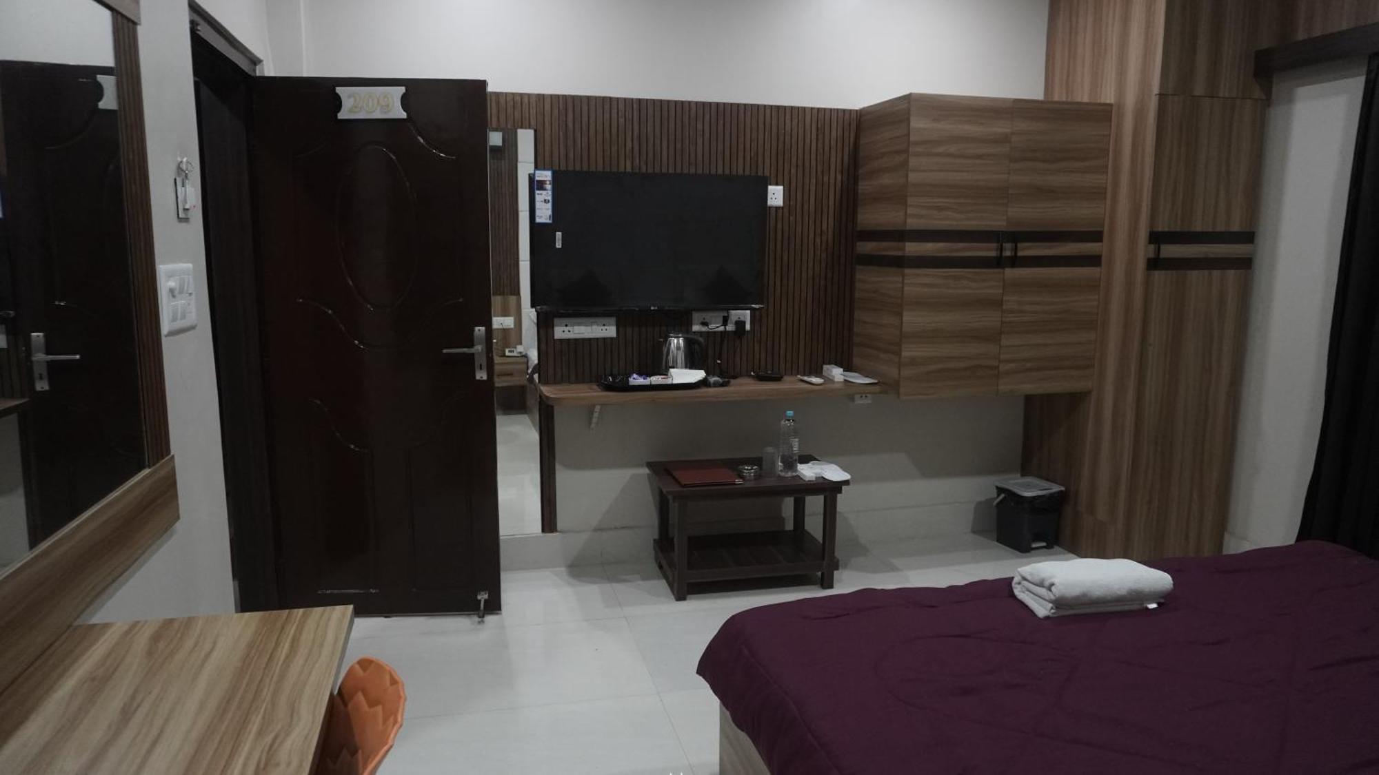 Hotel Himalaya Agartala Exteriör bild