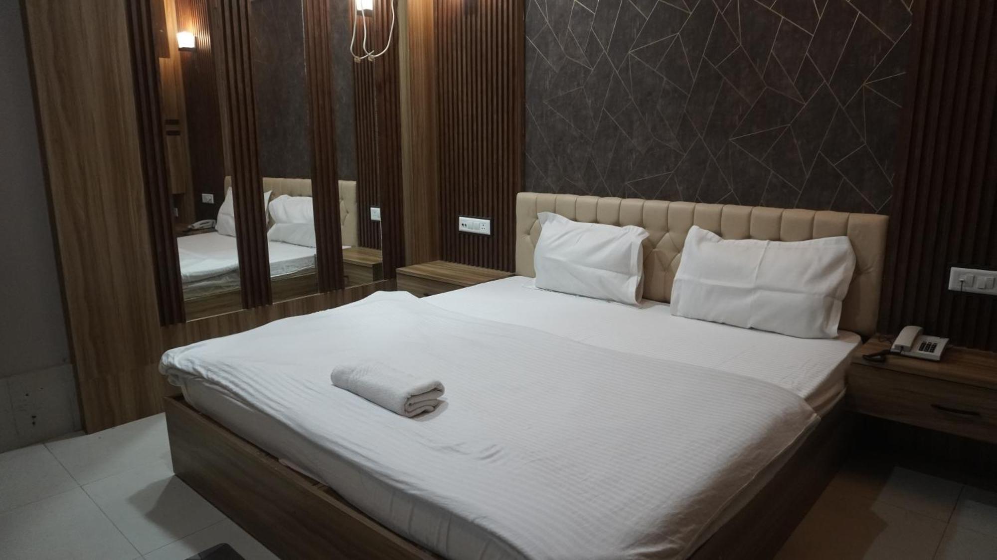 Hotel Himalaya Agartala Exteriör bild
